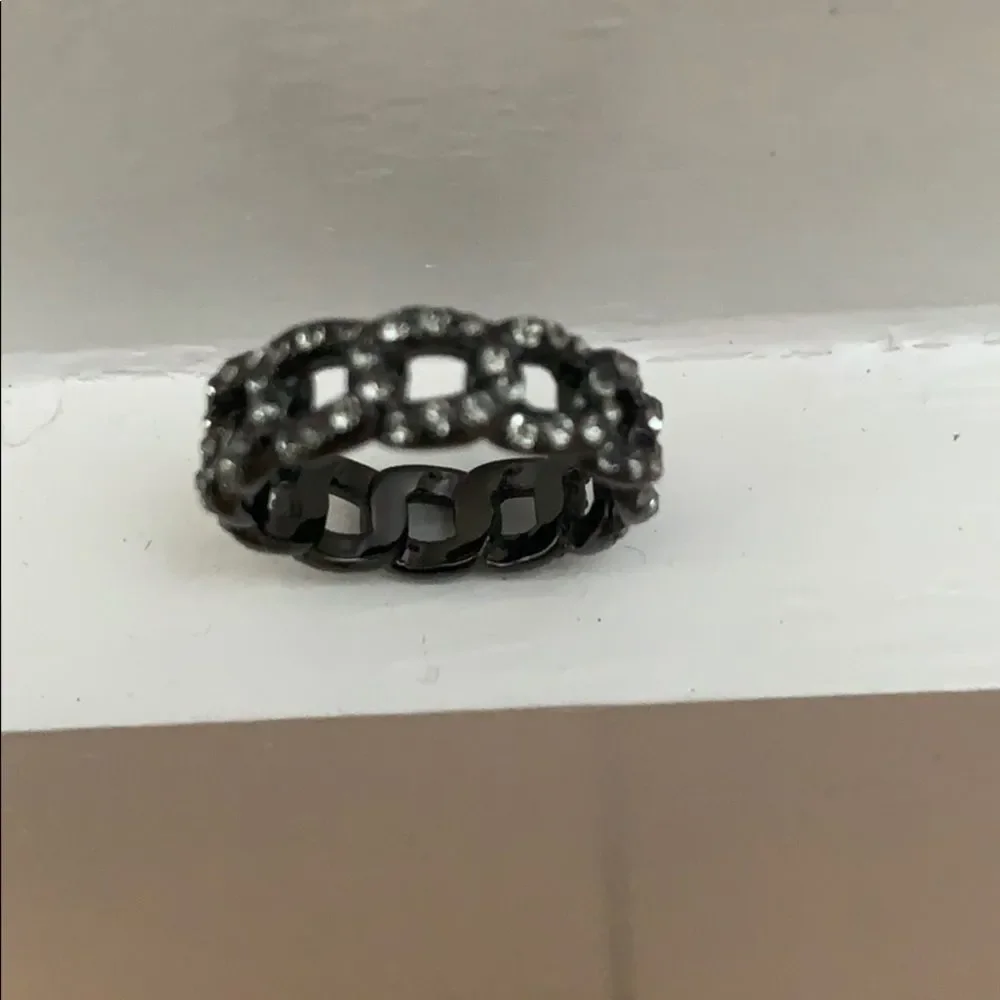 Chloe and Isabel black ring - Picture 2 of 2
